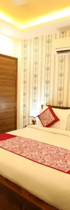 Hotel Lavit Couple Friendly near Faridabad Metro station，位于法里达巴德的酒店