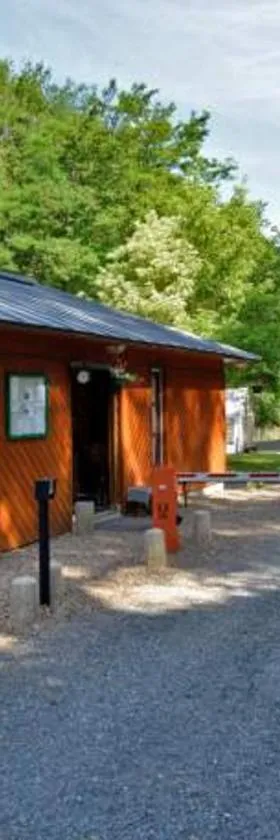 Camping Onlycamp Le Val Joyeux，位于Château-la-Vallière的酒店