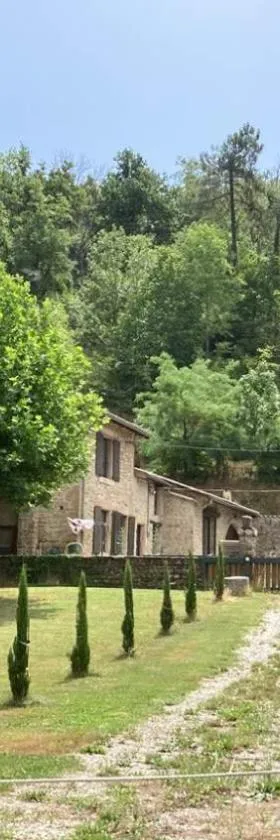 Gite Equestre Drôme des Collines，位于Claveyson的酒店