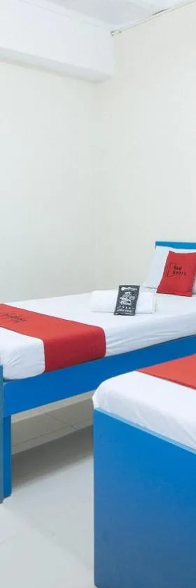 RedDoorz @ Insular Square Mandaue City，位于曼达维市的酒店
