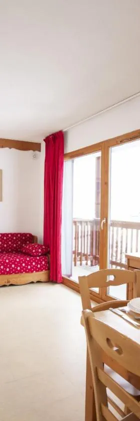 Les Balcons PROCHE PARC NATIONAL VANOISE appartements 2 pieces 6 pers MONTAGNE ALP，位于泰尔米尼翁的酒店