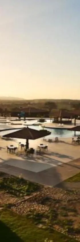 Flat térreo com duas suítes (até 8 pessoas) no Canarius Resort em Gravatá，位于Algodões的酒店