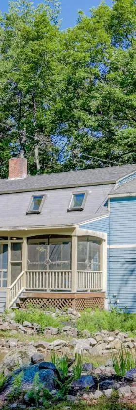 Tuftonboro Retreat，位于Tuftonboro的酒店