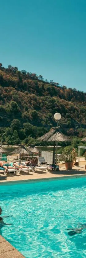 Aloha plage camping 4étoiles，位于Sampzon的酒店