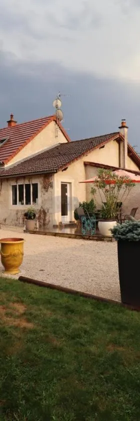 gite des 3 rivières，位于Longeault的酒店