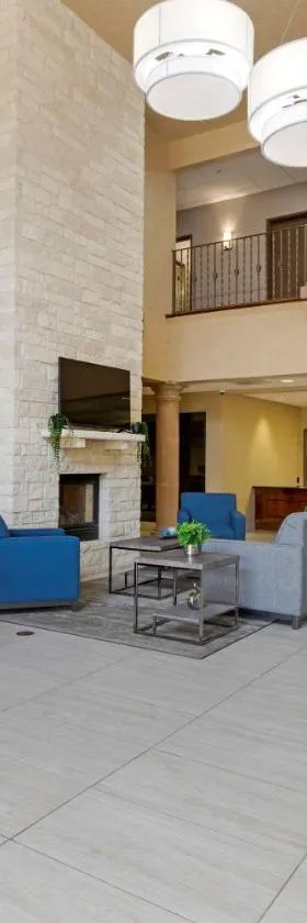 Comfort Suites Kingwood Houston North Humble 59，位于亨博尔的酒店