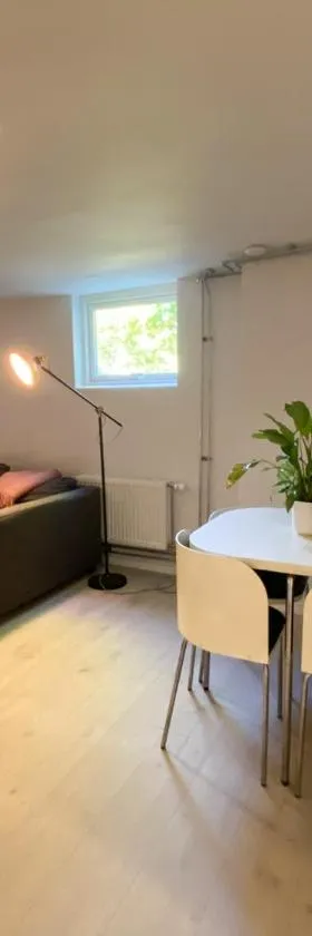 Newly renovated apartment - Strängnäs, Ekorrvägen，位于斯特兰奈斯的酒店