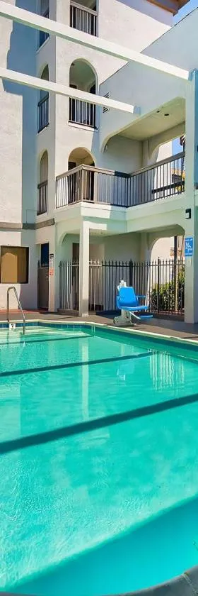 Studio 6 Suites Lawndale, CA South Bay，位于朗代尔的酒店