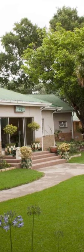 Hotel Mount Maluti - Lesotho，位于Mohales Hoek的酒店