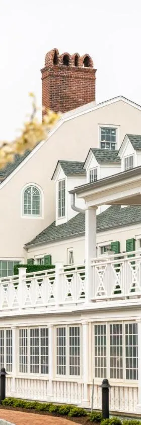 Canoe Place Inn & Cottages，位于汉普顿贝斯的酒店