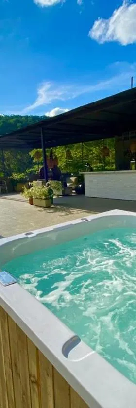 Biohotel Rio Claro，位于多拉代尔的酒店