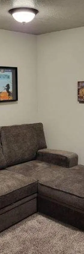 Lovely Condo! W/ free recreational vehicle parking，位于加登城的酒店