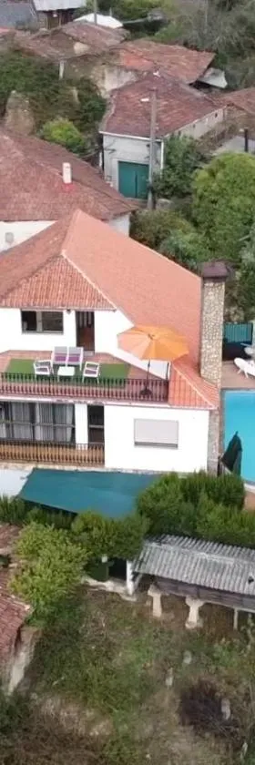 Casa con Piscina en Ramiras, Ourense，位于Santo Tomé的酒店