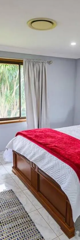 Entire House Beautiful Farm Stay 9 Bedrooms Sleeps 18 Enjoy Nature，位于Mangrove Mountain的酒店