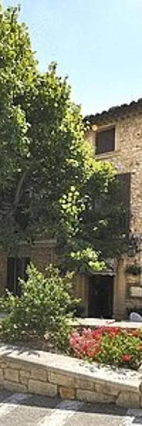 Logis Hôtel Restaurant Les Géraniums，位于Le Barroux的酒店