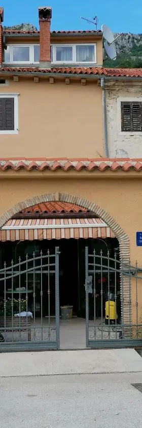 Rooms by the sea Plomin Luka, Labin - 15078，位于普罗明的酒店