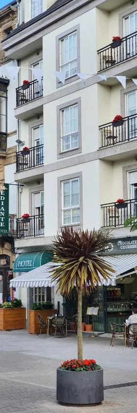 麦迪安特酒店，位于里瓦德奥的酒店