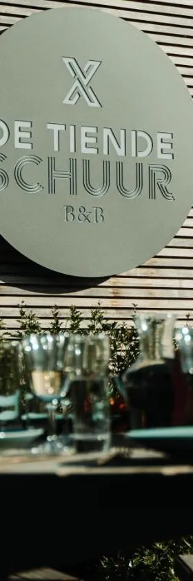 B&B De Tiendeschuur，位于埃纲尔赫姆的酒店