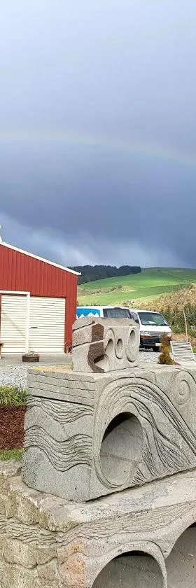Delightful 1-bed barn with stunning mountain views...，位于Cave的酒店