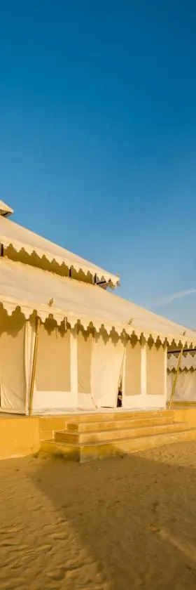 Bhavya Resort - Luxury Boutique Desert Camp，位于斋沙默尔的酒店