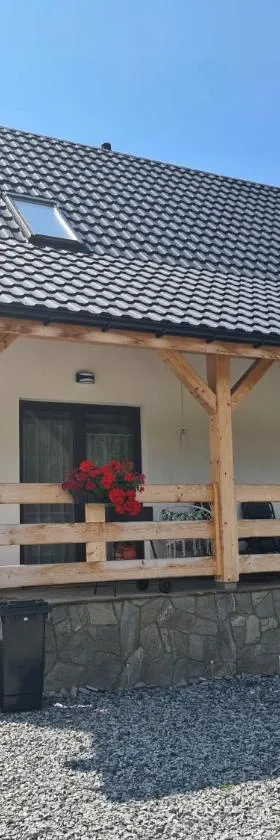 Domek pod Złotym Groniem，位于伊斯泰布纳的酒店