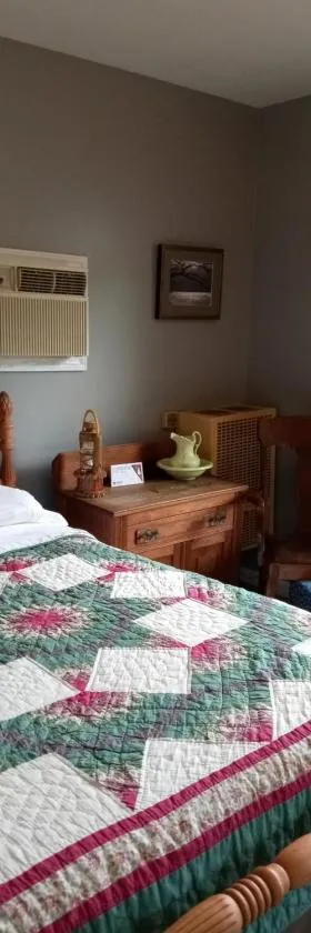 Laughing Heart Lodge，位于Hot Springs的酒店