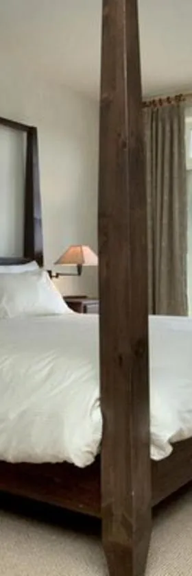 Clay Brook Hotel at Sugarbush，位于沃伦的酒店