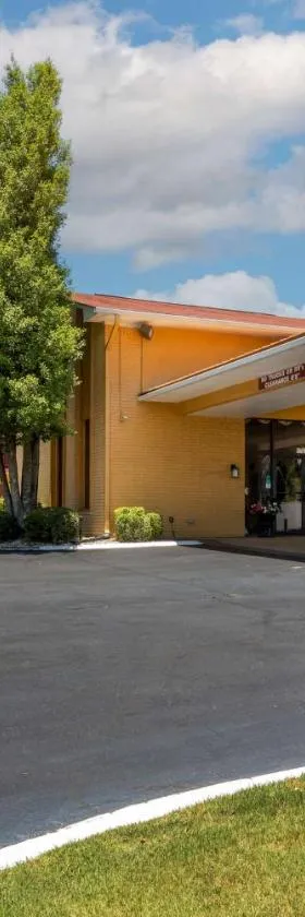 贝斯维斯特本顿酒店 ，位于本顿的酒店