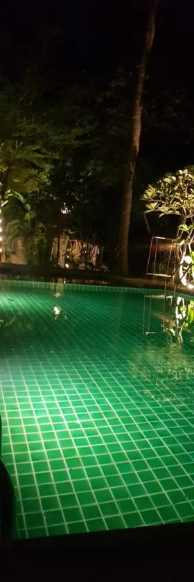 Green Wood Park Cottage Samui, Bangrak Beach，位于Ban Nai Na的酒店