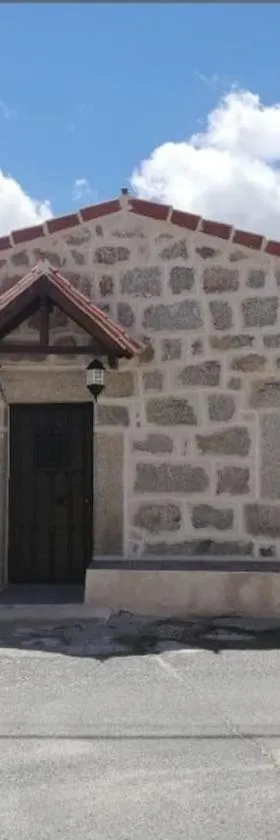 Casa rural TIO PEDRITO，位于Robledillo的酒店