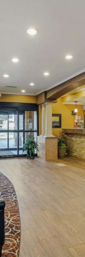 贝斯特韦斯特红河酒店，位于Clarendon的酒店
