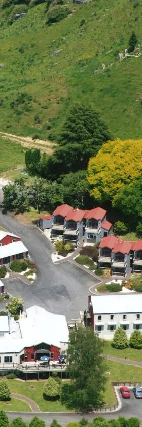 Waitomo Village Chalets home of Kiwipaka，位于怀托摩洞穴的酒店