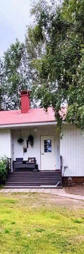 Holiday House Mäntyniemi，位于霍萨的酒店