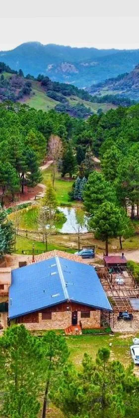 Chalet Esmeralda 3 d y 2 baños ZAFIRO LAGUNAZO Parque Natural Rio Mundo Riopar，位于里奥帕尔的酒店