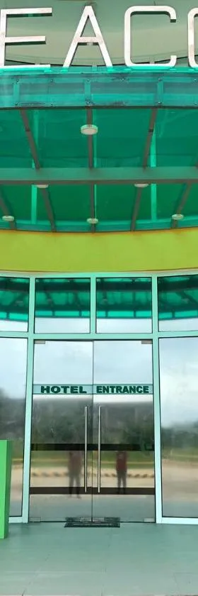 Meaco Royal Hotel- Aparri，位于Camalaniugan的酒店