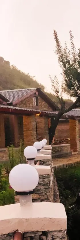 Meraki Huts，位于Pauri的酒店