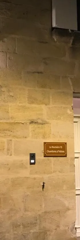Le Numéro 15，位于Saint-Seurin-sur-lʼIsle的酒店