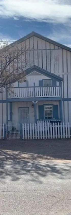 Tombstone Bordello Bed & Breakfast，位于汤姆斯通的酒店