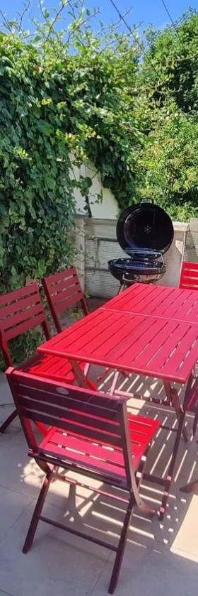 LEON GAMBETTA F2 TERRASSE JARDIN，位于德朗西的酒店