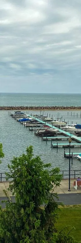 Clarion Hotel Conference Center on Lake Erie，位于敦刻尔克的酒店