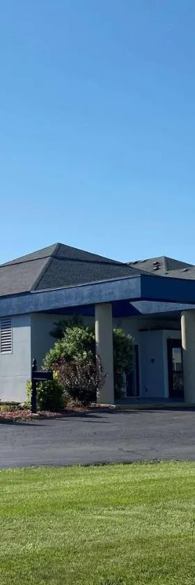 AmericInn by Wyndham Fort Atkinson，位于Fort Atkinson的酒店