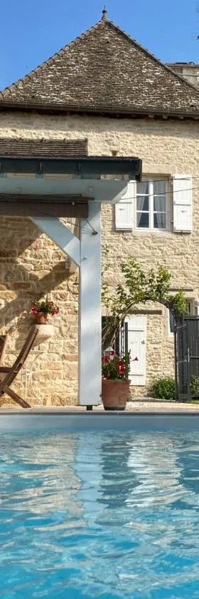 Le pigeonnier de Saint-Loup Bed and Breakfast，位于Saint-Loup-de-Varenne的酒店