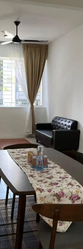 OrchidVilla Homestay at Southville Apartment，位于Kampong Parit的酒店
