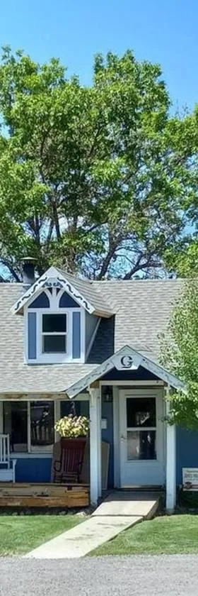 The Goulding Cottage and farm - 4 beds, 3 baths，位于Henrieville的酒店