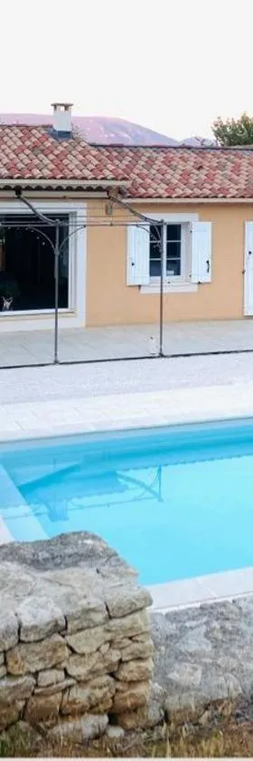 Jolie maison de 110 m 2, pour 6 personnes, au calme, avec piscine，位于Les Cordiers的酒店