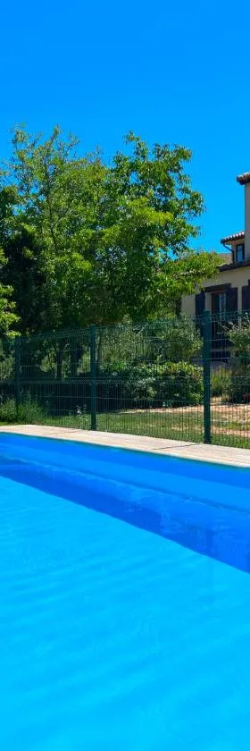 HOTEL RURAL LA HUERTA，位于Montejo de la Vega de la Serrezuela的酒店