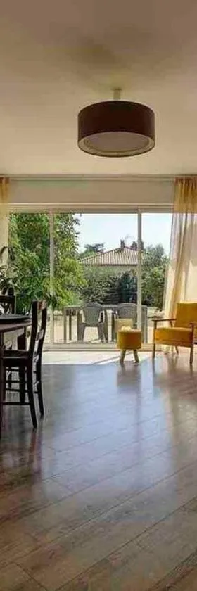 Gite L'Entraxe très lumineux au cœur de Saint Didier，位于Saint-Didier-sur-Chalaronne的酒店