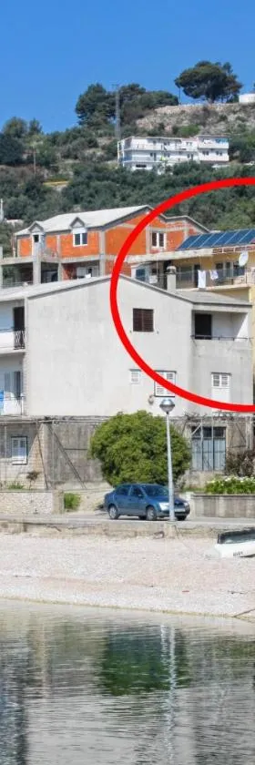 Apartments by the sea Igrane, Makarska - 311，位于伊格拉恩的酒店