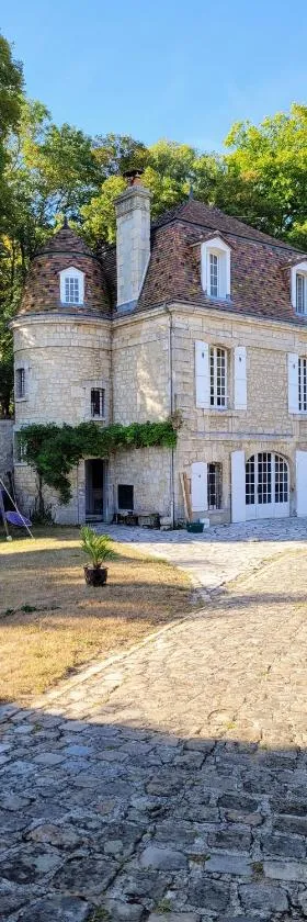 LE MANOIR PARADI，位于Presles-et-Thierny的酒店