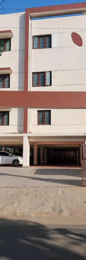 Mayfair Service Apartments，位于Pīlamedu的酒店